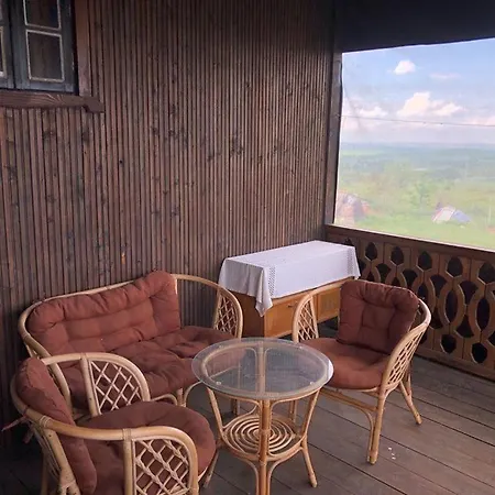 Nyaraló под старата липа Gorica