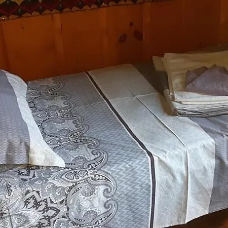 под старата липа Nyaraló Gorica